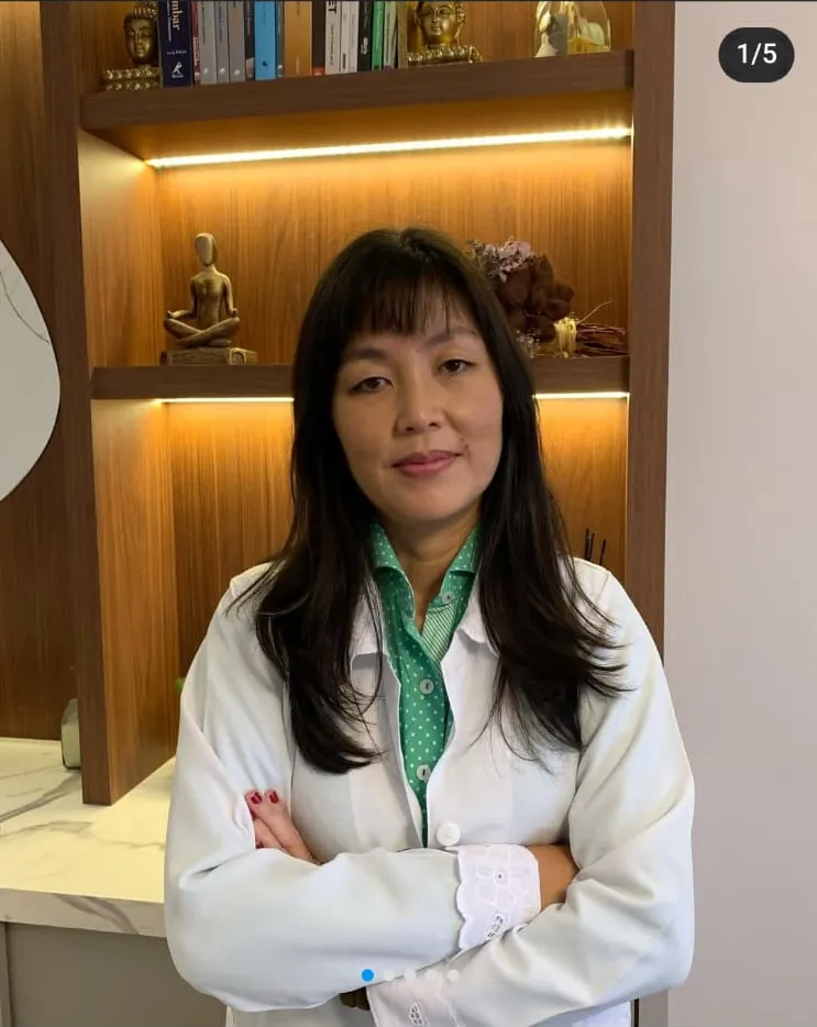 Célia Shimoda — Fisioterapeuta especializada em acupuntura, reiki e florais de Bach em Blumenau
